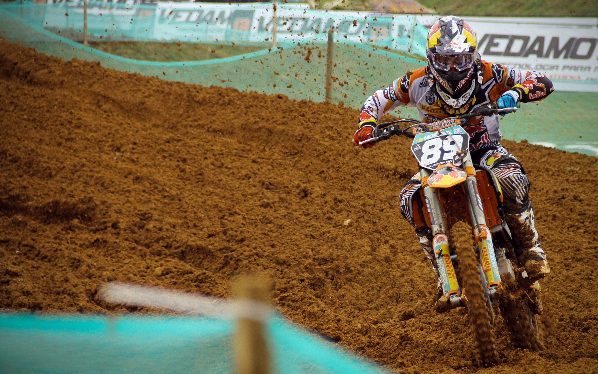 足球+科技：无人机摄像带来的视觉盛宴，足球场上的无人机