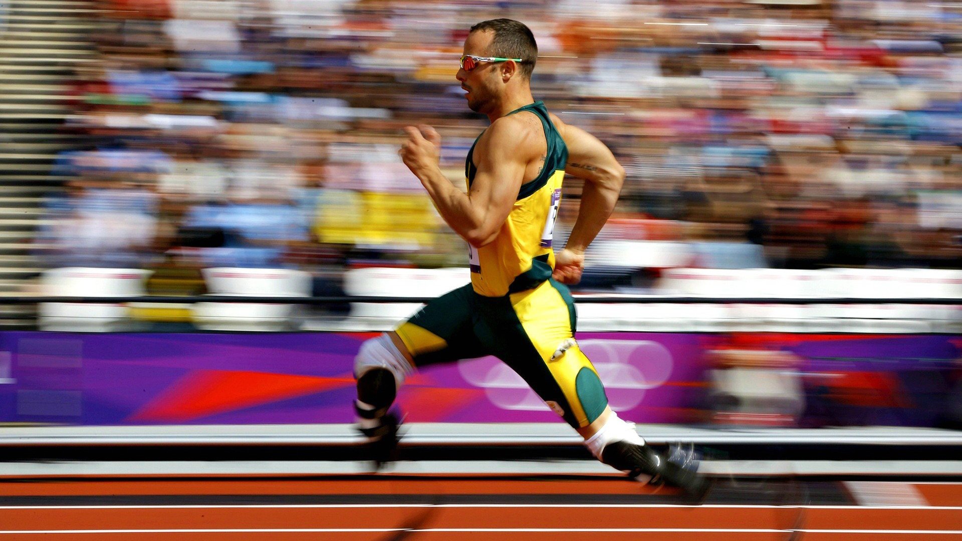 “东部新区定向越野：运动员在迷雾中寻觅胜利”